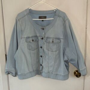 Torrid Size 6 light wash collarless denim stretch cropped jean jacket